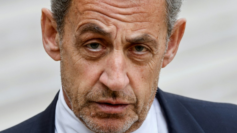 Ex-presidente franc&ecirc;s Sarkozy &eacute; acusado de subornar testemunhas