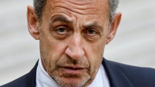 Ex-presidente franc&ecirc;s Sarkozy &eacute; acusado de subornar testemunhas