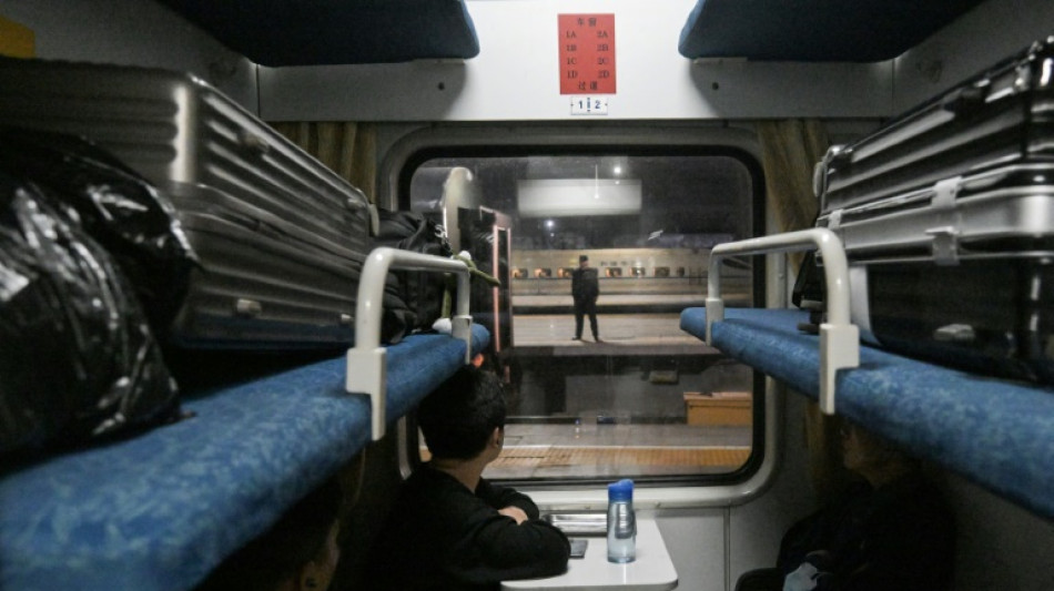 Valises et nouilles: trains bond&eacute;s en Chine pour les retours du Nouvel An