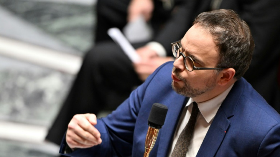 Le gouvernement "ne laisse pas d&eacute;p&eacute;rir la psychiatrie", assure Aur&eacute;lien Rousseau