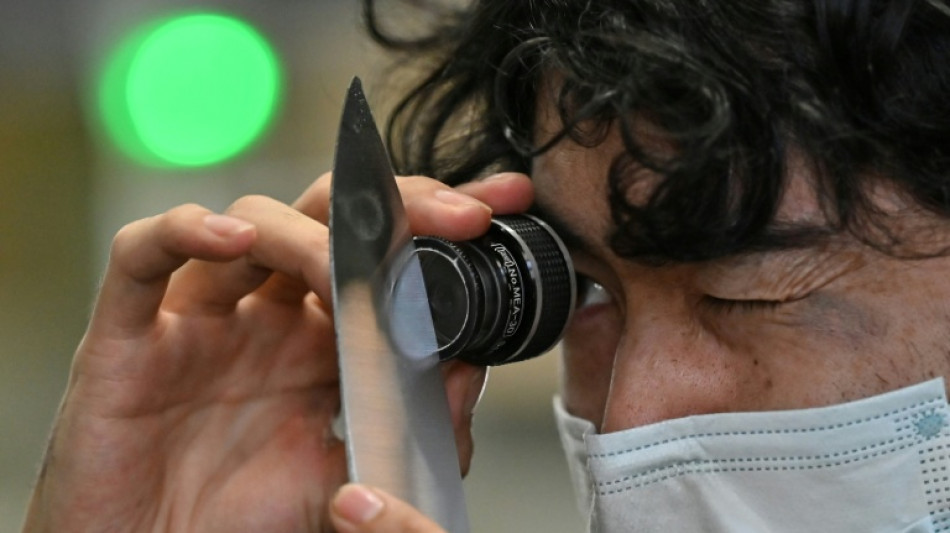 "Tellement trumpien!": l'accord Japon-USA accueilli avec flegme dans une usine de couteaux japonais