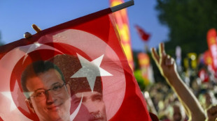 Istanbul mayor ejected from court in corruption case