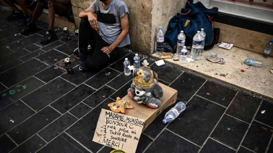 Moins de pi&egrave;ces, fin des tickets-resto papier: des cons&eacute;quences pour les sans-abri