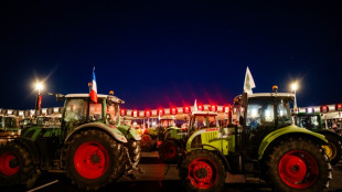 Attal visite une ferme, des agriculteurs promettent un "si&egrave;ge" de Paris