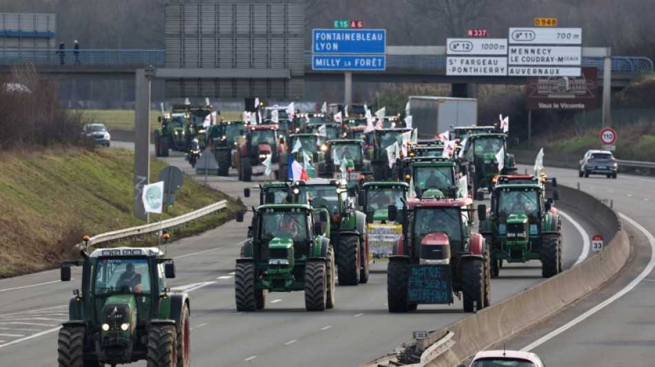 Les agriculteurs ne d&eacute;sarment pas avant de nouvelles annonces