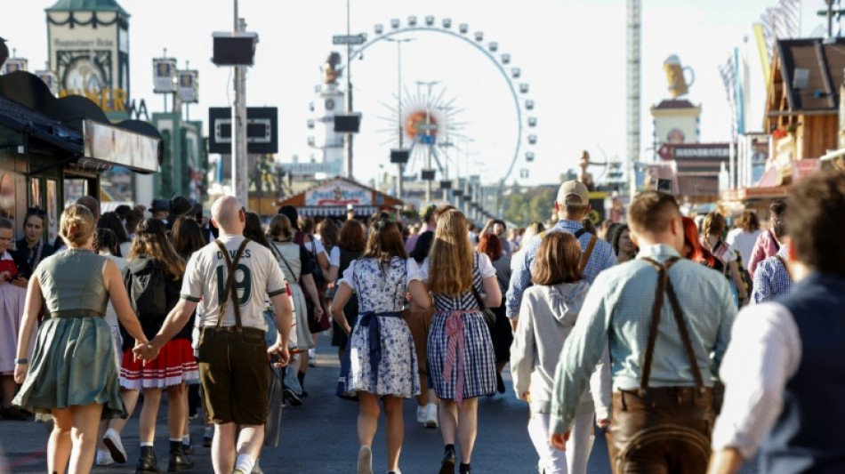 Oktoberfest &eacute; fechada temporariamente ap&oacute;s amea&ccedil;a de bomba
