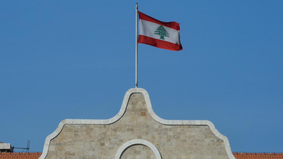 Stretta in Libano, stop a bandiere di fazioni, solo dello Stato