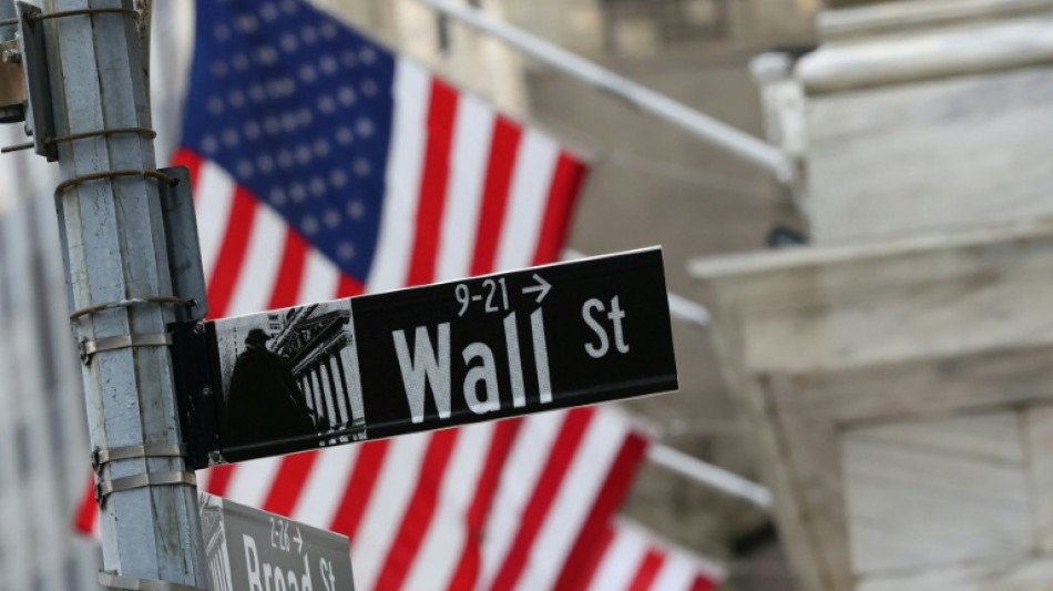 Wall Street cl&ocirc;ture en baisse, mise &agrave; mal par le p&eacute;trole et l'emploi am&eacute;ricain