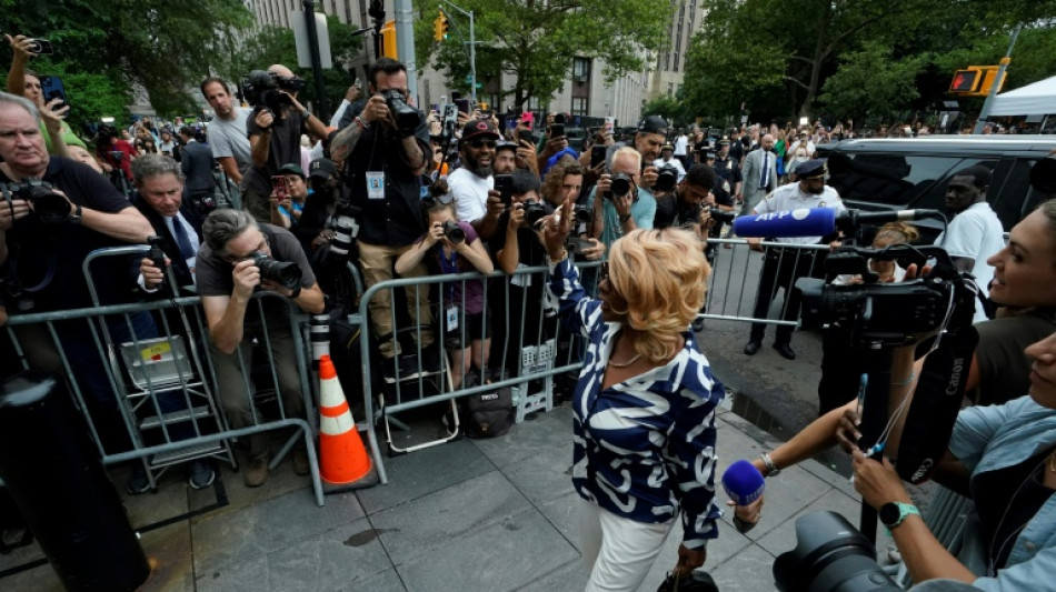 Pleurs, pri&egrave;res et cirque au proc&egrave;s de P. Diddy 