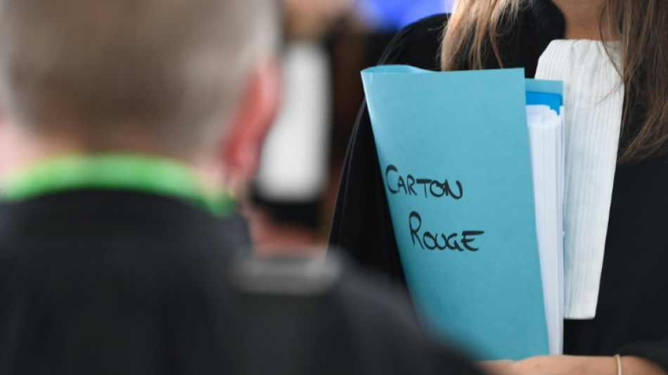 Jusqu'&agrave; huit ans de prison au proc&egrave;s de vastes arnaques "Carton rouge"