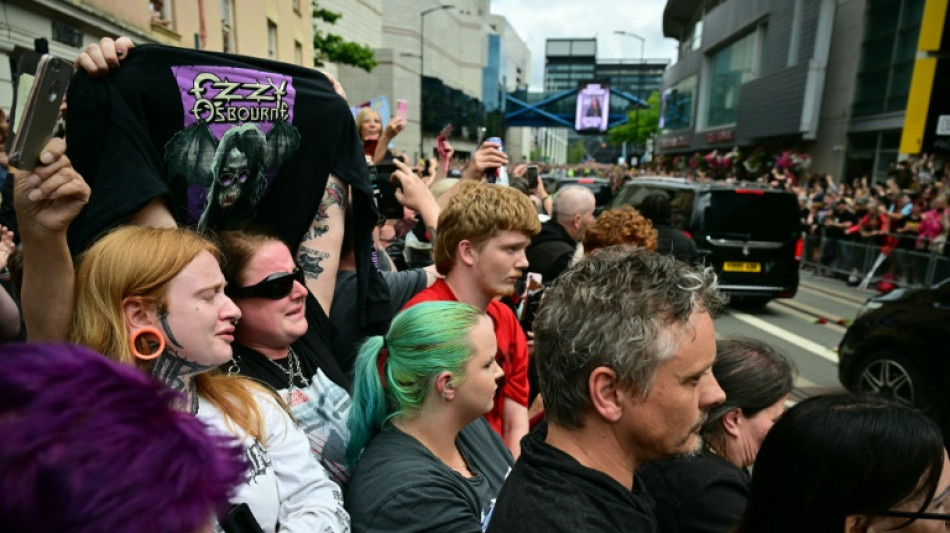 Cidade brit&acirc;nica de Birmingham se despede de Ozzy Osbourne
