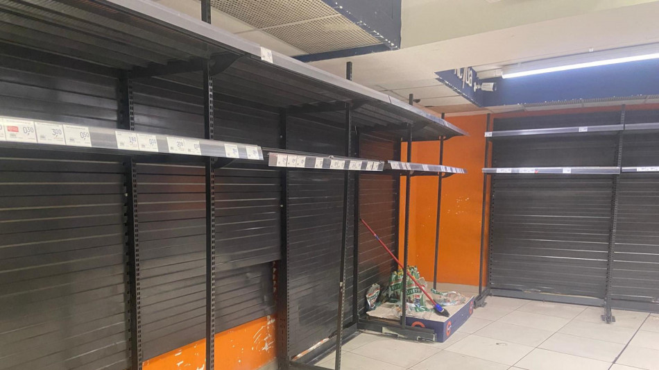 Protesta tir, blocchi a magazzini grande distribuzione, sos cibi nei market Campania