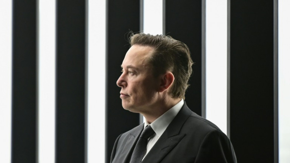Elon Musk k&uuml;ndigt vor&uuml;bergehenden Stopp von Twitter-&Uuml;bernahme an 