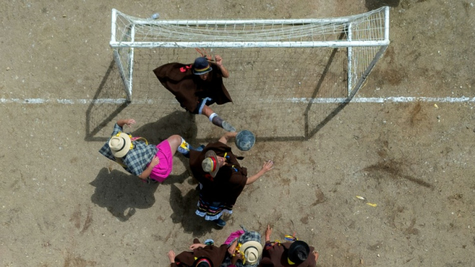 Campesinas colombianas luchan contra el olvido a trav&eacute;s del f&uacute;tbol