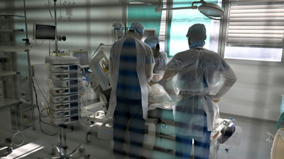 Covid-19: seul un patient hospitalis&eacute; sur quatre totalement r&eacute;tabli apr&egrave;s un an