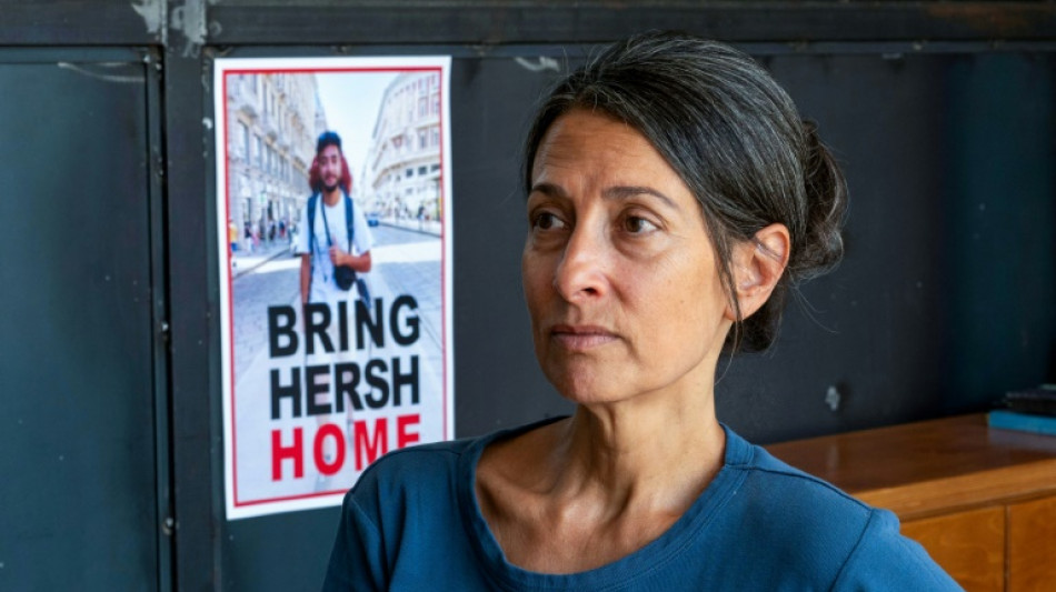 A dor 'indescrit&iacute;vel' da m&atilde;e de um jovem ref&eacute;m israelense