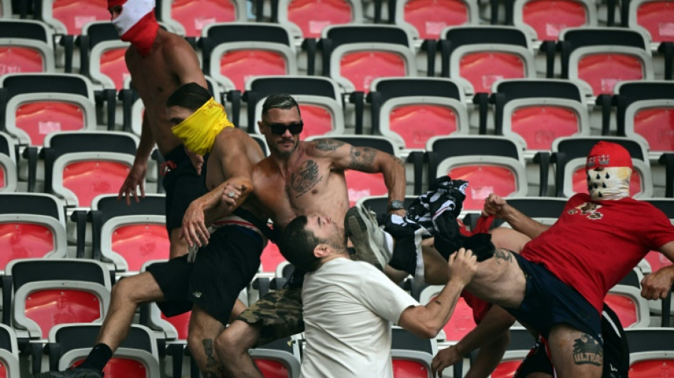 Nice-Cologne: le football secou&eacute; par un &eacute;ni&egrave;me d&eacute;bordement de ses supporters