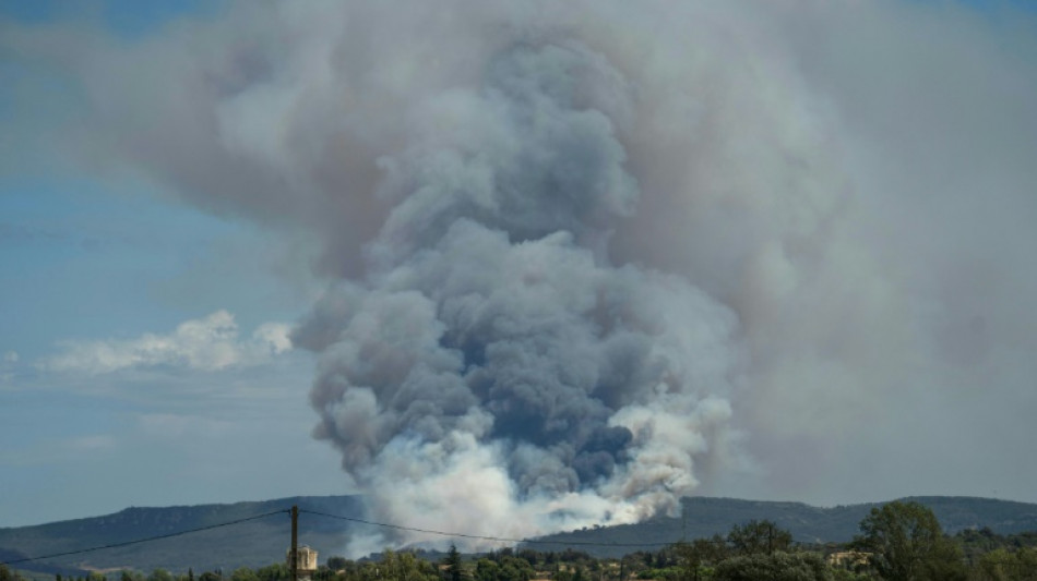 Pobladores evacuados en el sur de Francia por incendio que arrasa 1.500 hect&aacute;reas de bosque