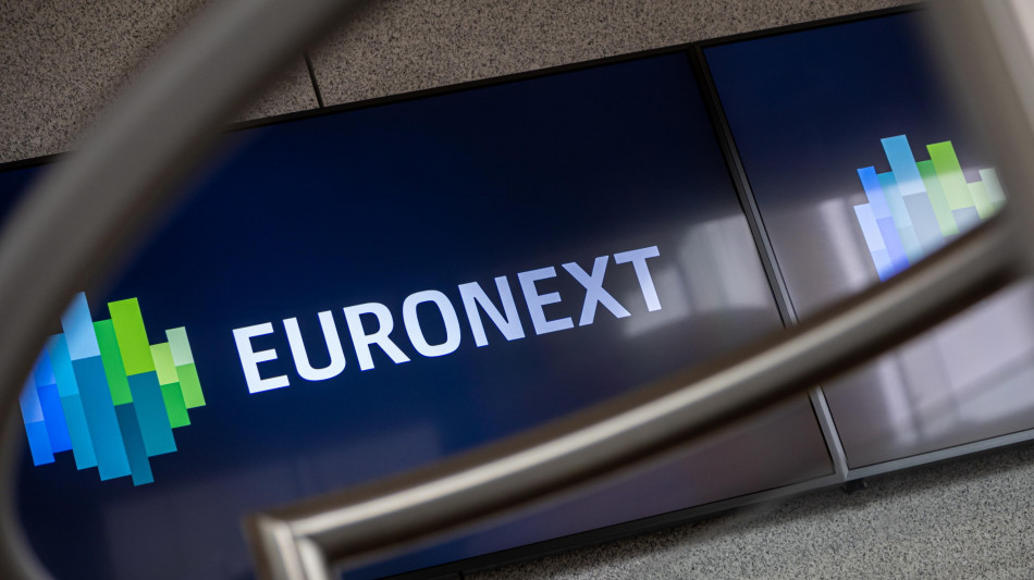 Borsa: Europa debole, occhi su trimestrali e Bce, Milano -0,9%