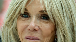 Primeira-dama da França recorre em caso de boatos sobre gênero