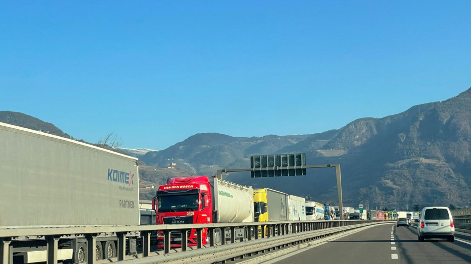 Garante scioperi, revocare il fermo dei Tir del 20-25 aprile