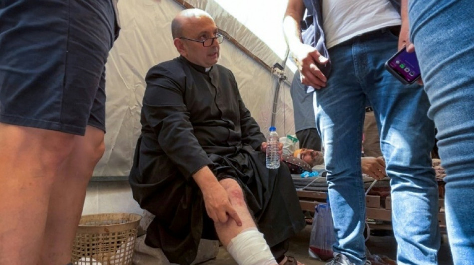 Pároco argentino é ferido em bombardeio na única igreja católica de Gaza