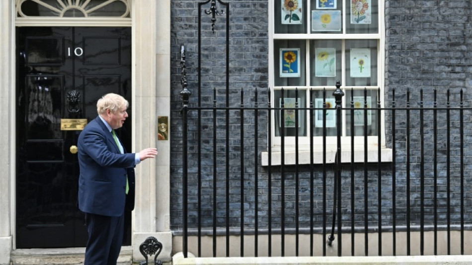 La polic&iacute;a brit&aacute;nica impone 20 multas por las fiestas en Downing Street durante el confinamiento