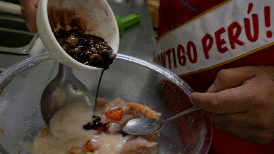 "Ceviche Lapadula", la gastronom&iacute;a peruana atrae clientes con fiebre del repechaje al Mundial