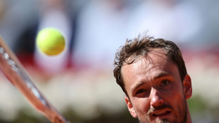 Medvedev elimina compatriota Shevchenko e vai &agrave;s oitavas em Madri; Tsitsipas tamb&eacute;m avan&ccedil;a