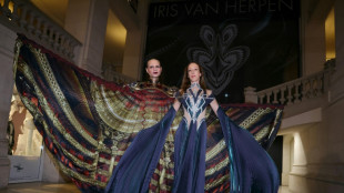 Iris van Herpen: les robes "connect&eacute;es &agrave; la science et la nature" s'exposent &agrave; Paris 