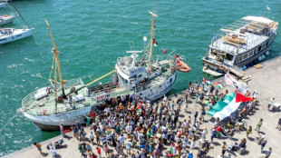 Israel intercepta barco com ajuda humanitária para Gaza