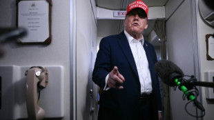 Trump dice que enviar&aacute; "probablemente 12" cartas sobre aranceles el lunes a sus socios