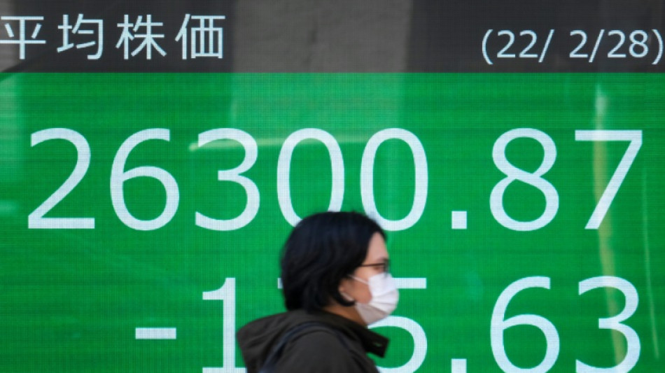 Ukraine: les march&eacute;s asiatiques chutent apr&egrave;s le bombardement d'une centrale nucl&eacute;aire