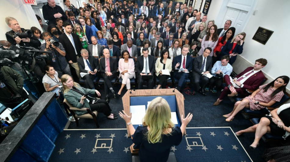 Ofensiva de Donald Trump contra la prensa tradicional en sus primeros 100 días