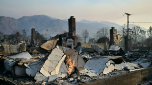 Los vientos pueden ceder y dar un alivio en los incendios en Los &Aacute;ngeles

