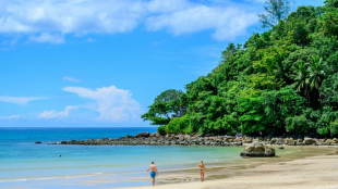 Deutsche gr&uuml;&szlig;en am liebsten per Telefon und Messenger aus Urlaub