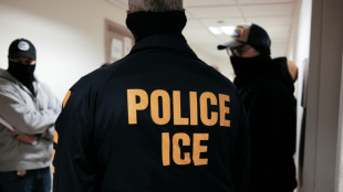 Governadora de Nova York ordena que agentes do ICE atuem com rosto descoberto