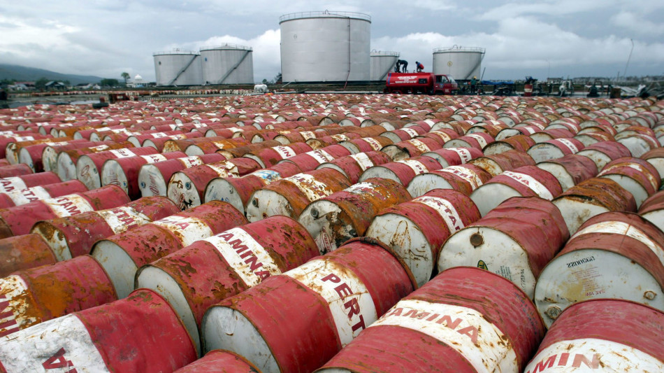 Il petrolio &egrave; poco mosso a New York a 62,87 dollari
