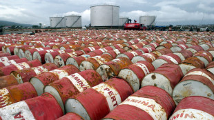 Il petrolio &egrave; poco mosso a New York a 62,87 dollari