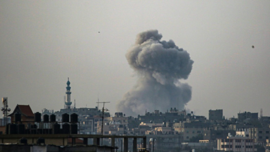 Los bombardeos israelíes continúan en Gaza, Israel espera la llegada de un emisario de EEUU