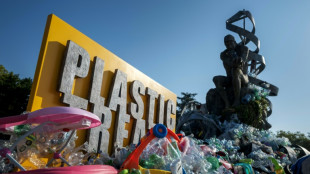 Deadlocked plastics treaty talks 'at cliff's edge'
