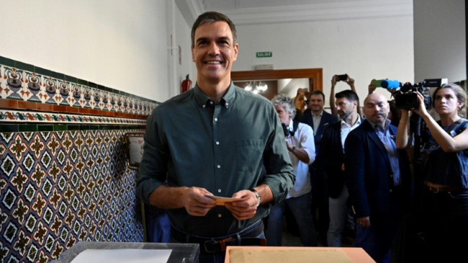 Elections en Espagne: socialistes et droite au coude-&agrave;-coude