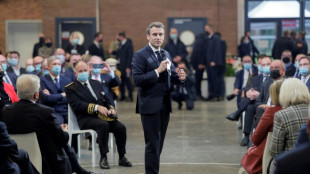Pr&eacute;sidentielle: ins&eacute;curit&eacute;, mal-logement, l'opposition tire &agrave; boulets rouges sur Macron 