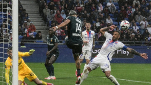 Ligue 1: battu par Lens, Lyon perd du terrain sur la C1