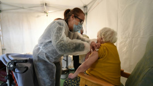 Covid: les autorit&eacute;s sanitaires de l'UE autorisent une deuxi&egrave;me dose de rappel pour les plus de 80 ans