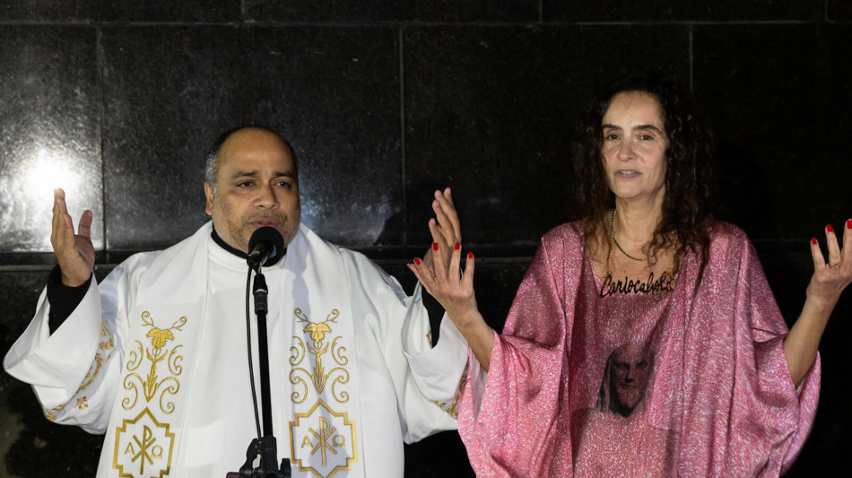 A Rio il Cristo Redentore abbraccia la moda e si fa passerella