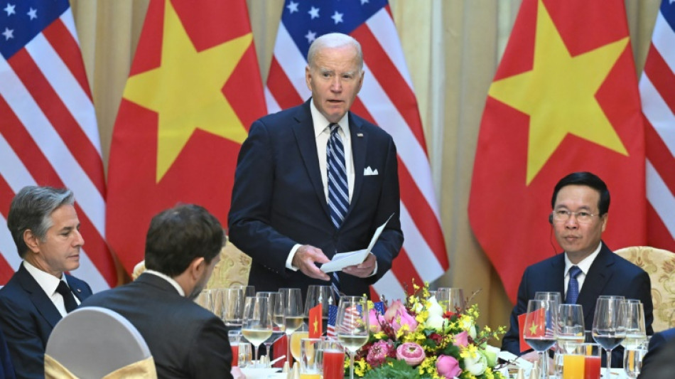 A Hano&iuml;, Biden entre discussions &eacute;conomiques et m&eacute;moire de la guerre
