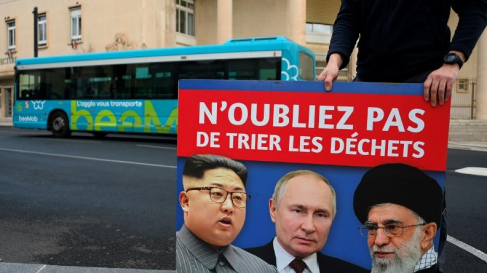 Une ville fran&ccedil;aise retire "par prudence" des affiches jug&eacute;es "insultantes" par T&eacute;h&eacute;ran