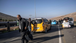 Socorristas buscam detentos pol&iacute;ticos em pris&atilde;o ap&oacute;s queda de Assad