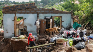 Barro y desaparecidos en Sud&aacute;frica tras las inundaciones